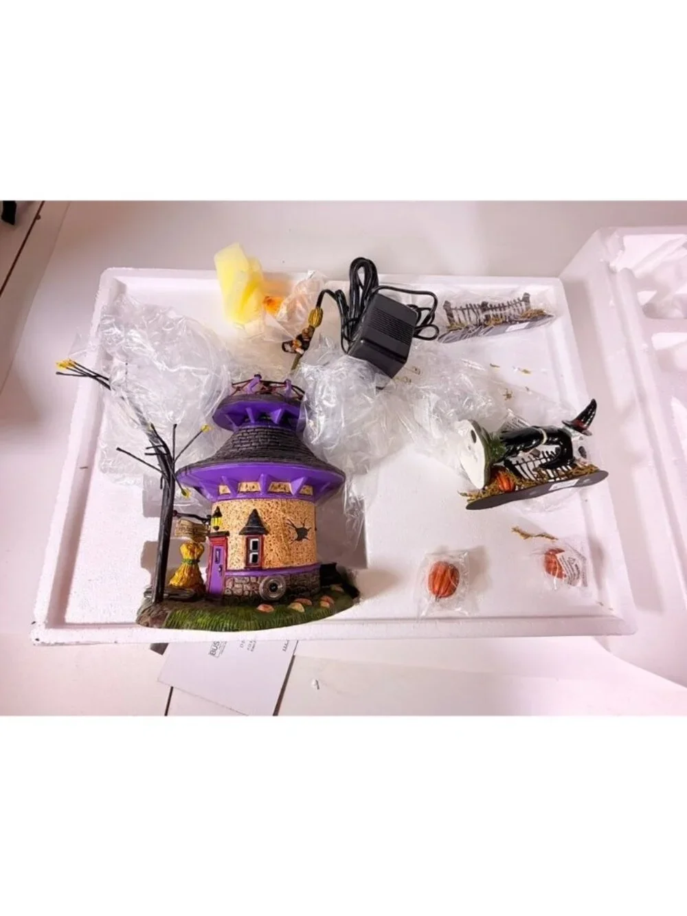Halloween House Dept 56 Snow Village Witch Way? Flight School  Gift Set Witches